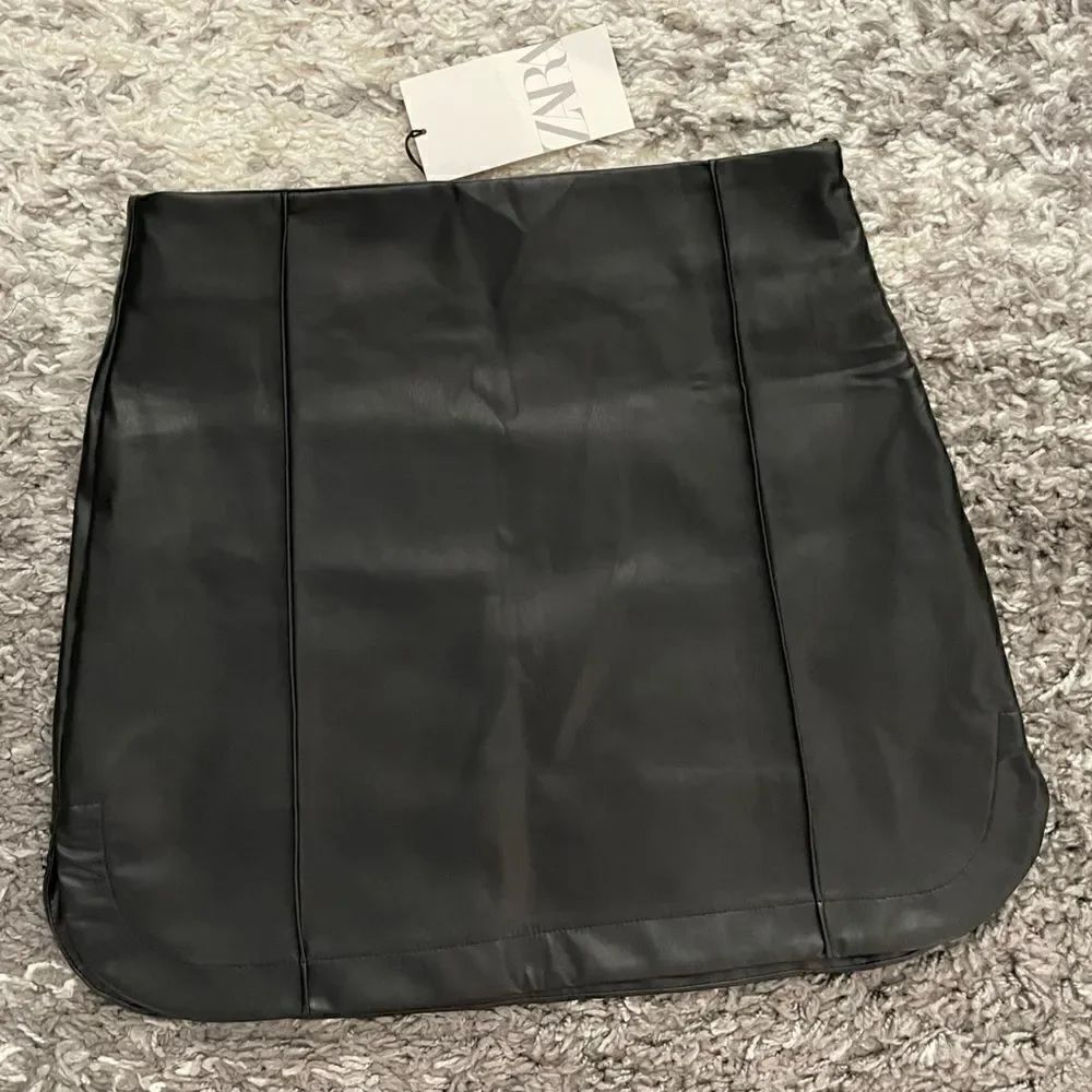 NWT Zara Topstitched Faux Leather Skirt